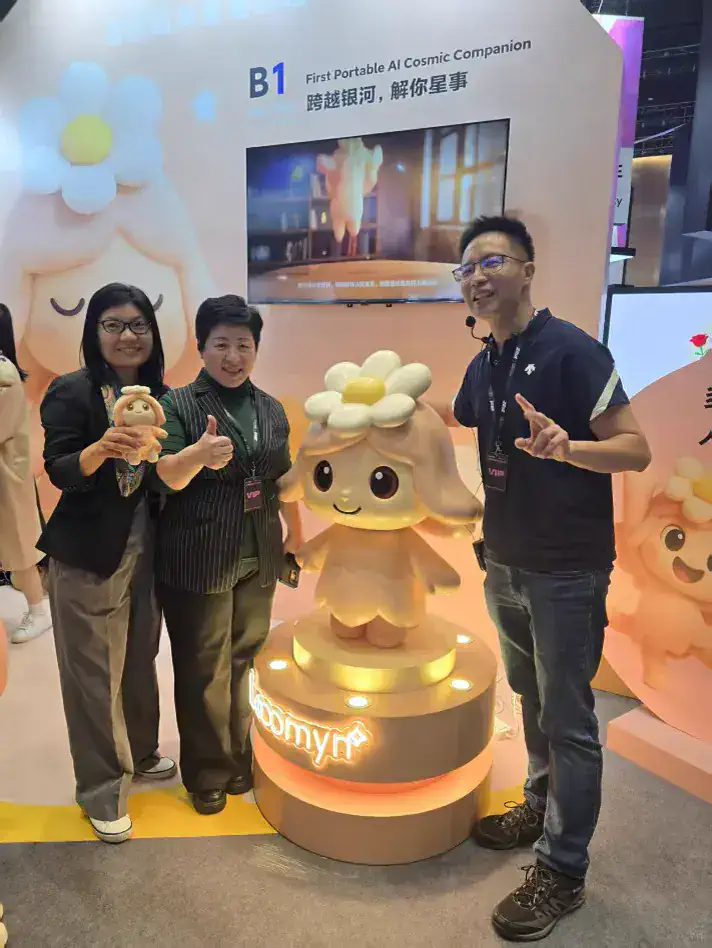 Looomyn Mobile Astrology AI Partner Debuts at West Bund Tech Carnival, Sparking Experience Craze gallery image 15